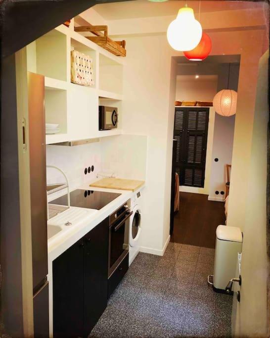 Typical Stylish Parisian Studio - Bastille Area Apartment